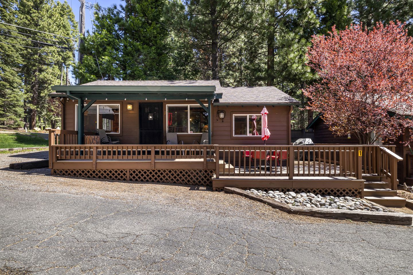 Cozy Lakeside Cabin, Steps from Lake Almanor and Close to Lassen Volcanic National Park in California