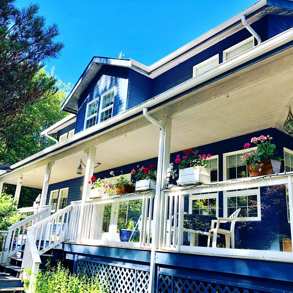 Nature Lodges (Tofino, British Columbia, Canada)