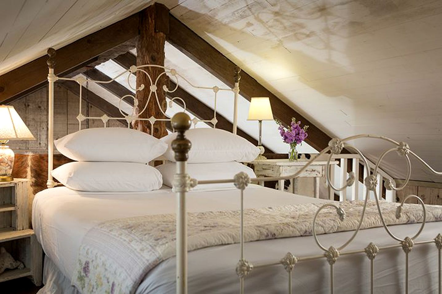 Cozy Luxury Suites with Private Pool on Working Ranch and B&B near Houston, Texas