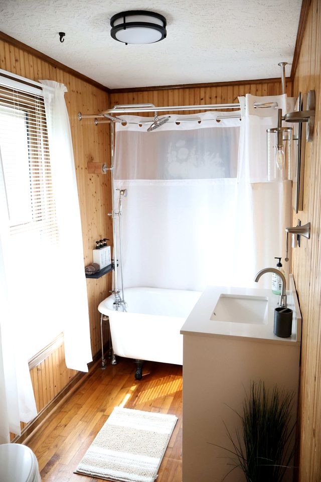 Cozy Mountain Cabin with Hot Tub & Scenic Views in Stanley, Virginia