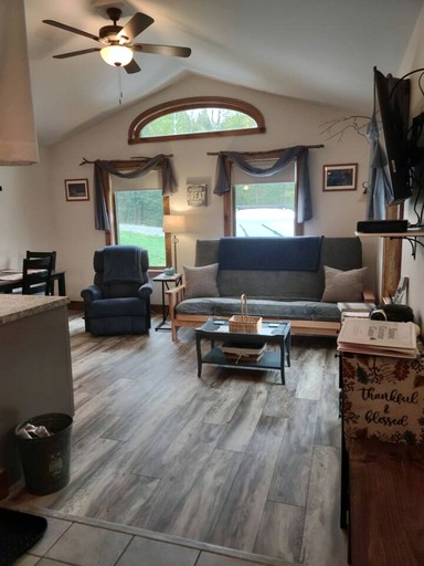 Cabins (United States of America, Hyde Park, Vermont)