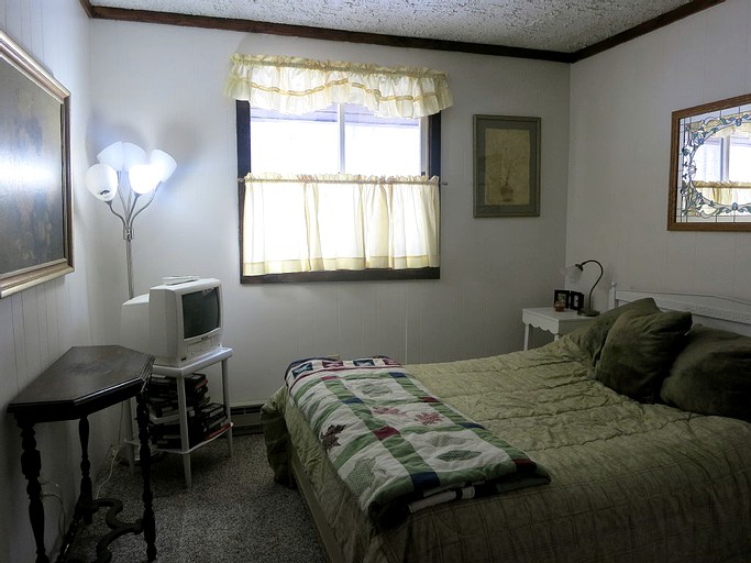Cabins (Hunter, New York, United States)