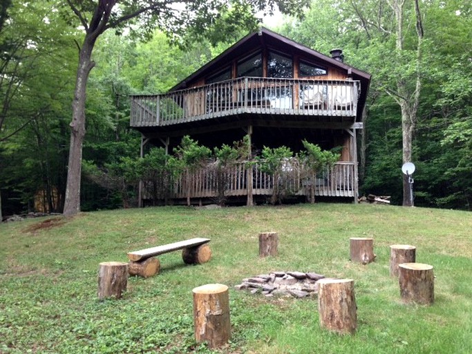 Cabins (Hunter, New York, United States)