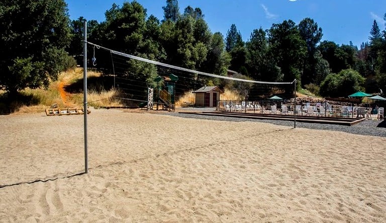 Yurts in Groveland, California: Book a luxury yurt! Yosemite National Park awaits