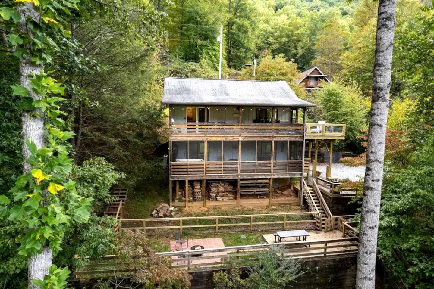 Creek Cabin with Hot-Tub and Mountain Views in North Carolina