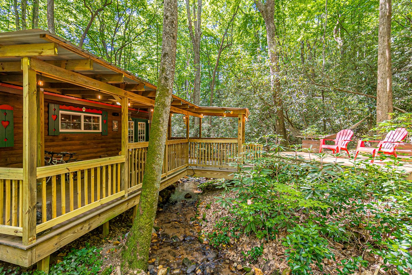 Creekfront Cabin Amazing for Families in Helen, Georgia