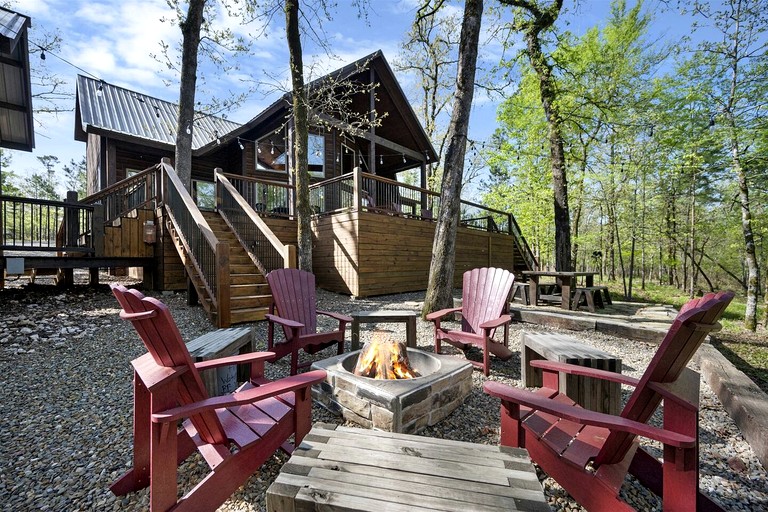 Creekside Cabin Perfect for Family Getaways in Broken Bow, Oklahoma