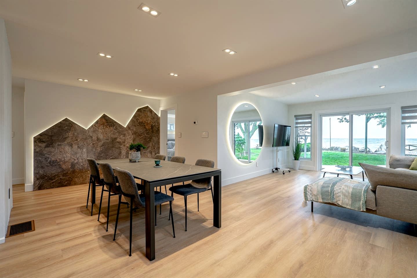 Cute Modern Style Beach Close Cottage in Leamington, Ontario