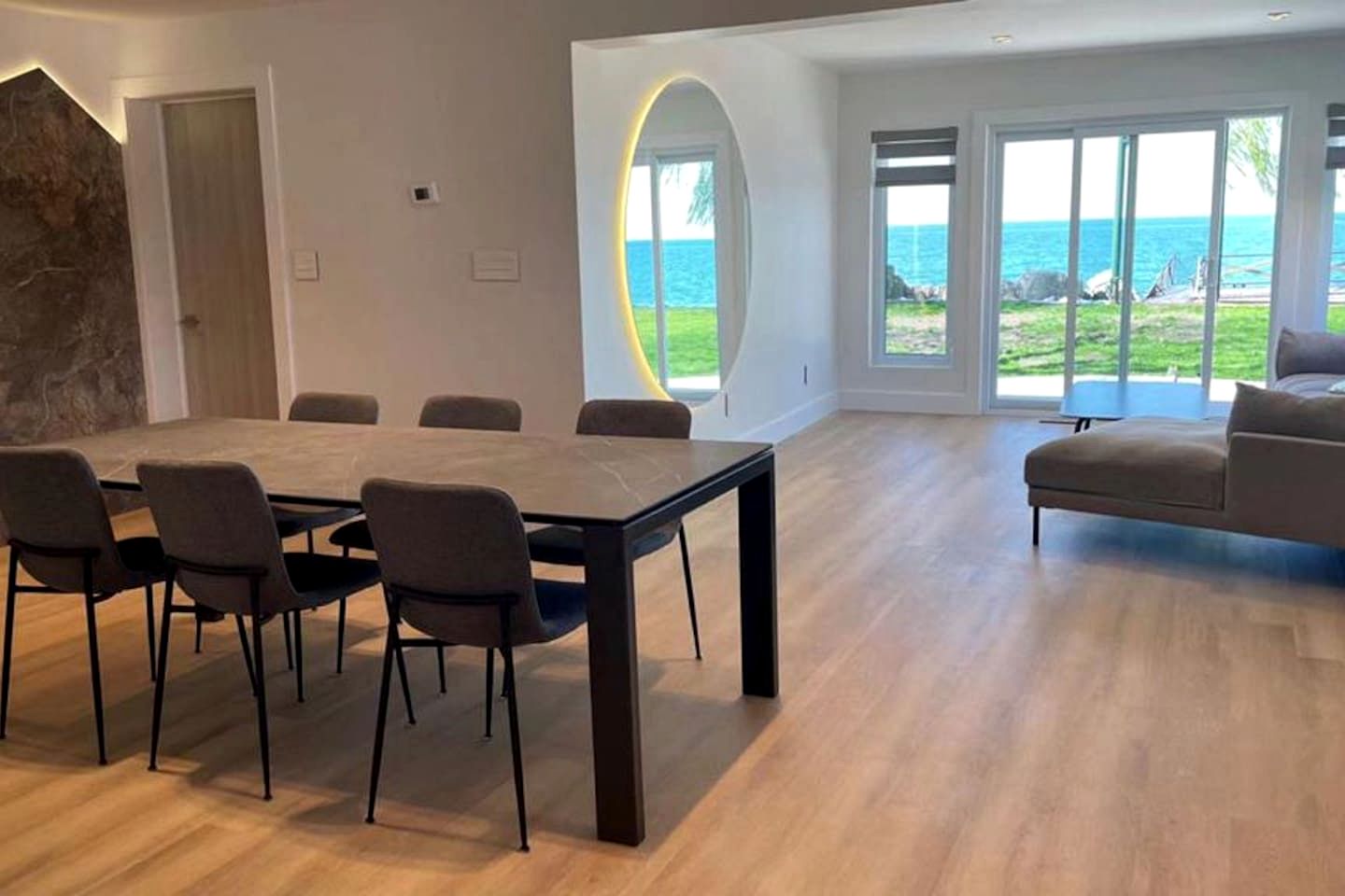 Cute Modern Style Beach Close Cottage in Leamington, Ontario