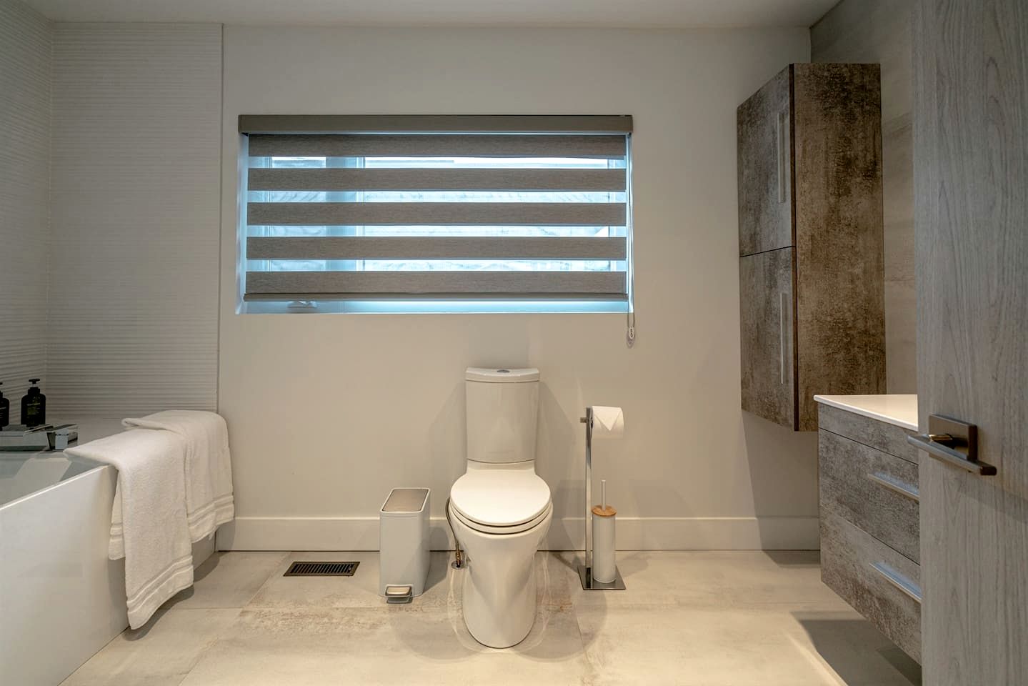 Cute Modern Style Beach Close Cottage in Leamington, Ontario