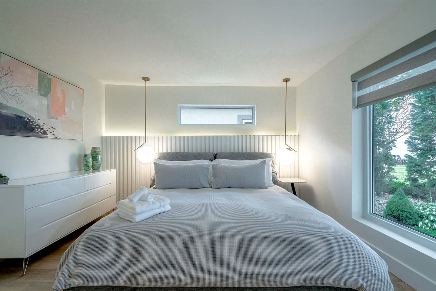 Cute Modern Style Beach Close Cottage in Leamington, Ontario