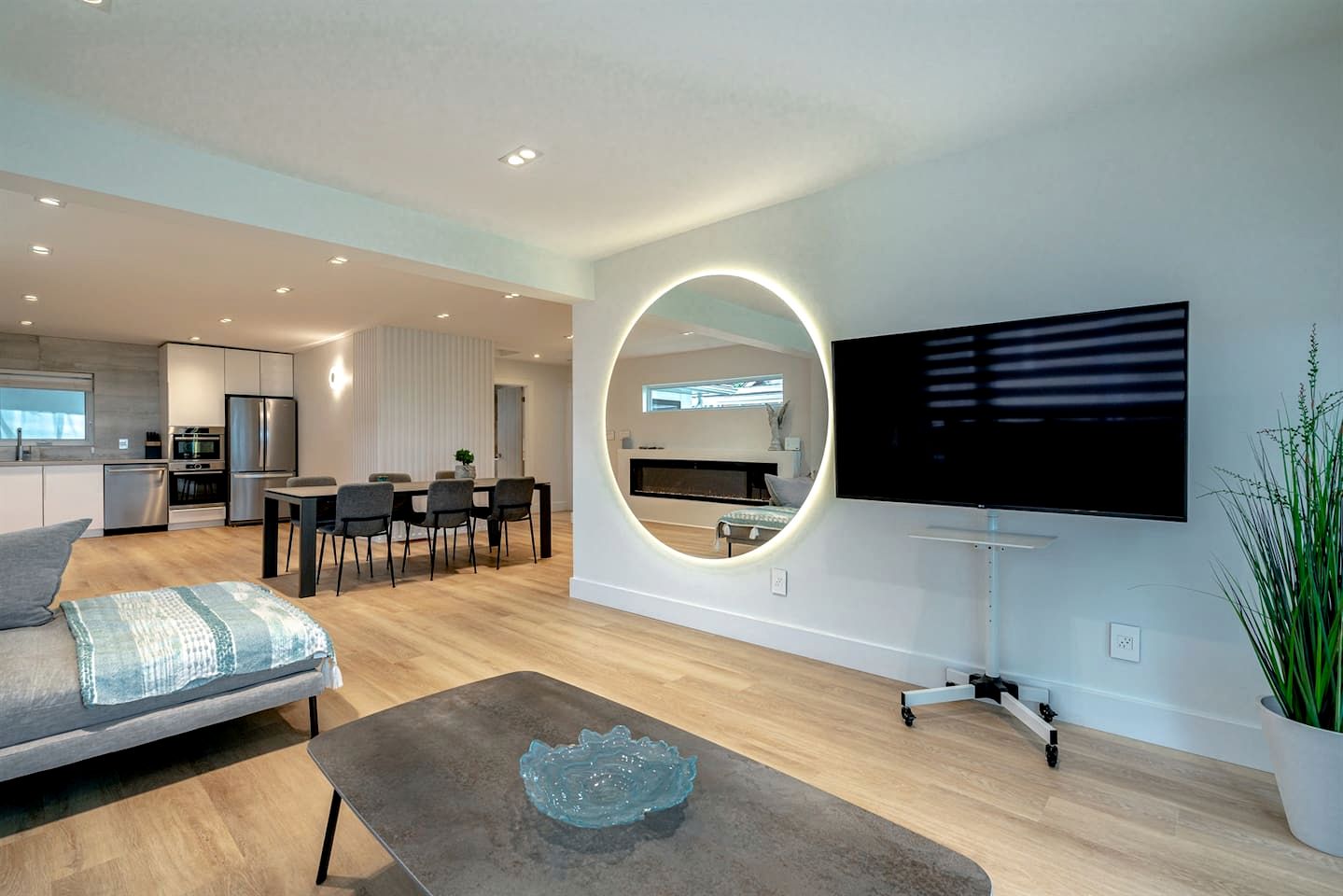 Cute Modern Style Beach Close Cottage in Leamington, Ontario