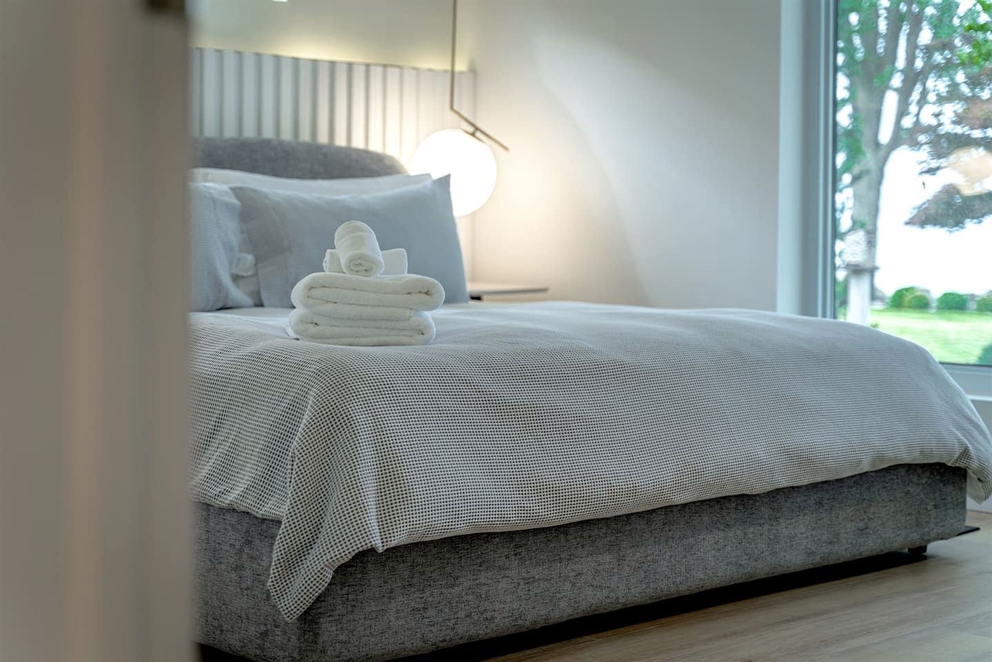 Cute Modern Style Beach Close Cottage in Leamington, Ontario