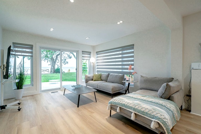 Cottages (Canada, Leamington, Ontario)