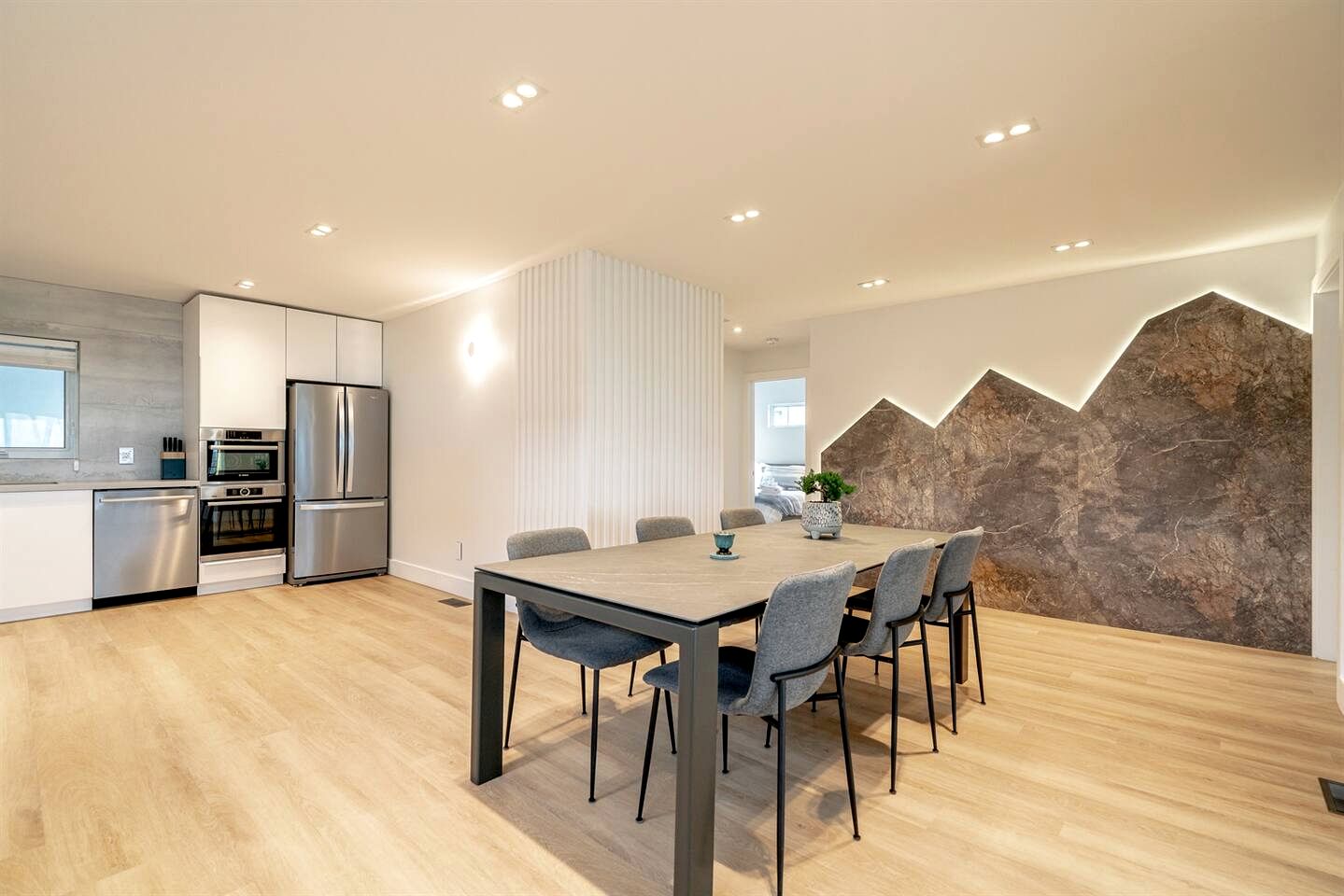 Cute Modern Style Beach Close Cottage in Leamington, Ontario