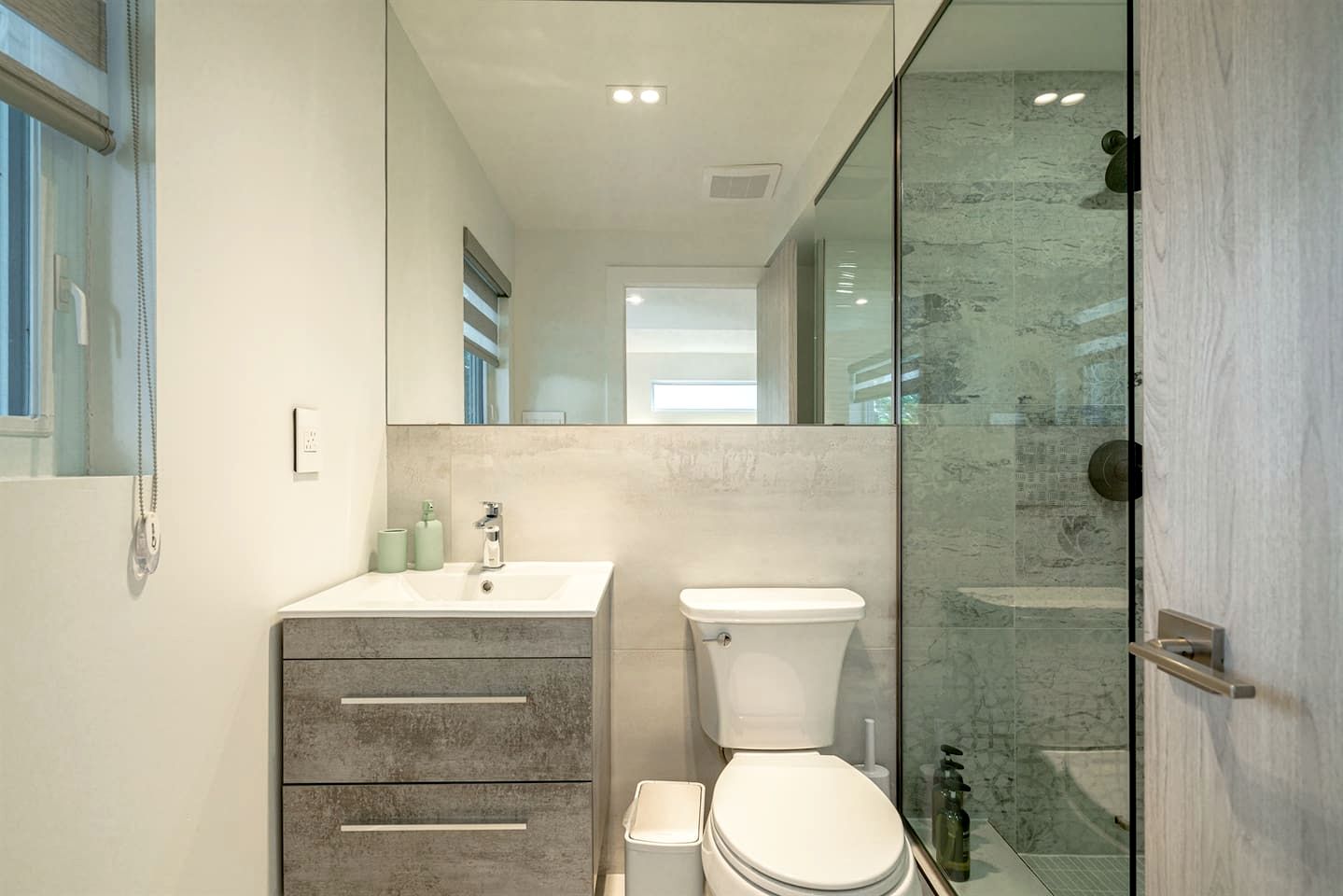 Cute Modern Style Beach Close Cottage in Leamington, Ontario