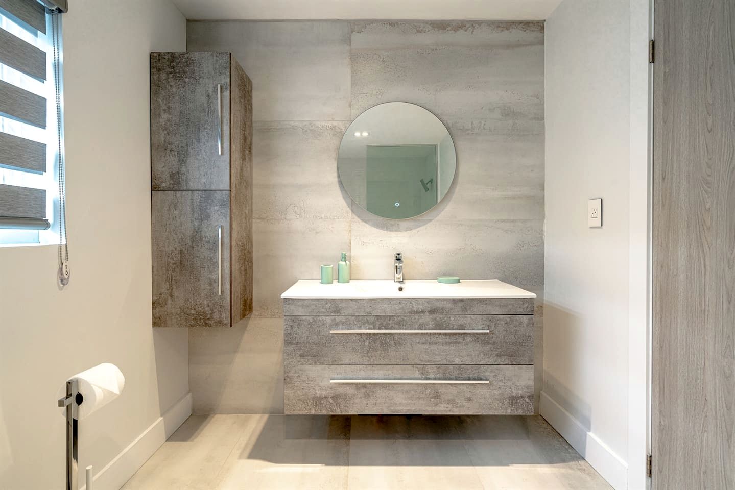 Cute Modern Style Beach Close Cottage in Leamington, Ontario