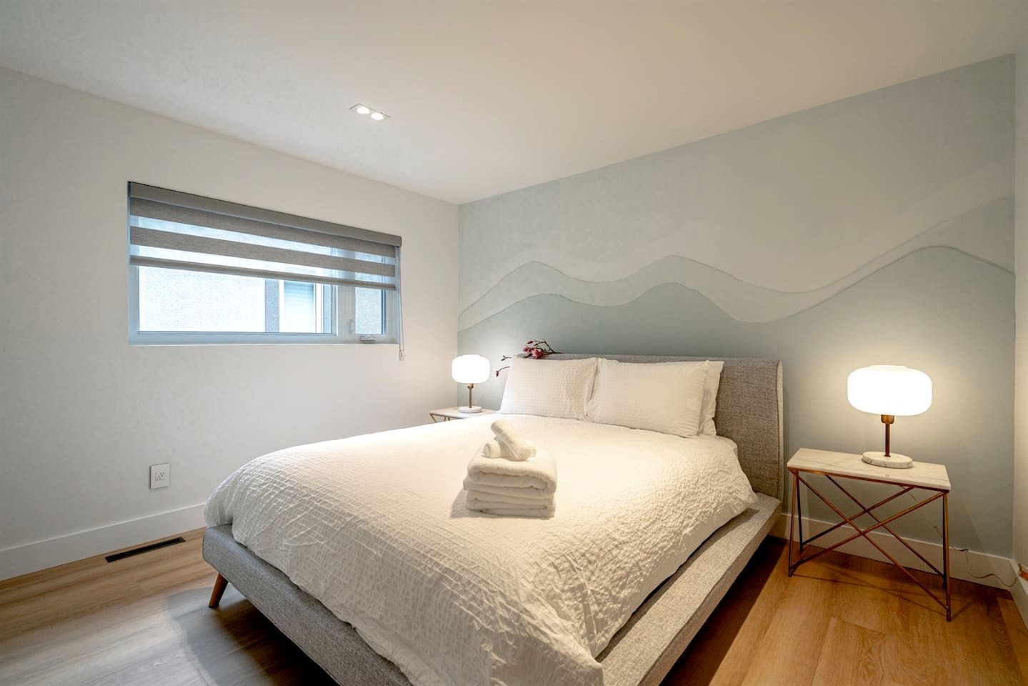 Cute Modern Style Beach Close Cottage in Leamington, Ontario