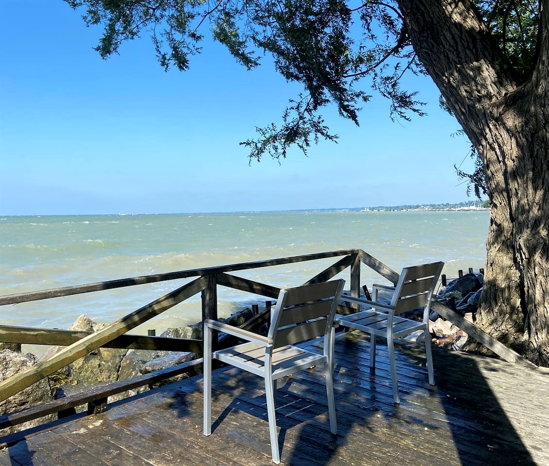 Cute Modern Style Beach Close Cottage in Leamington, Ontario