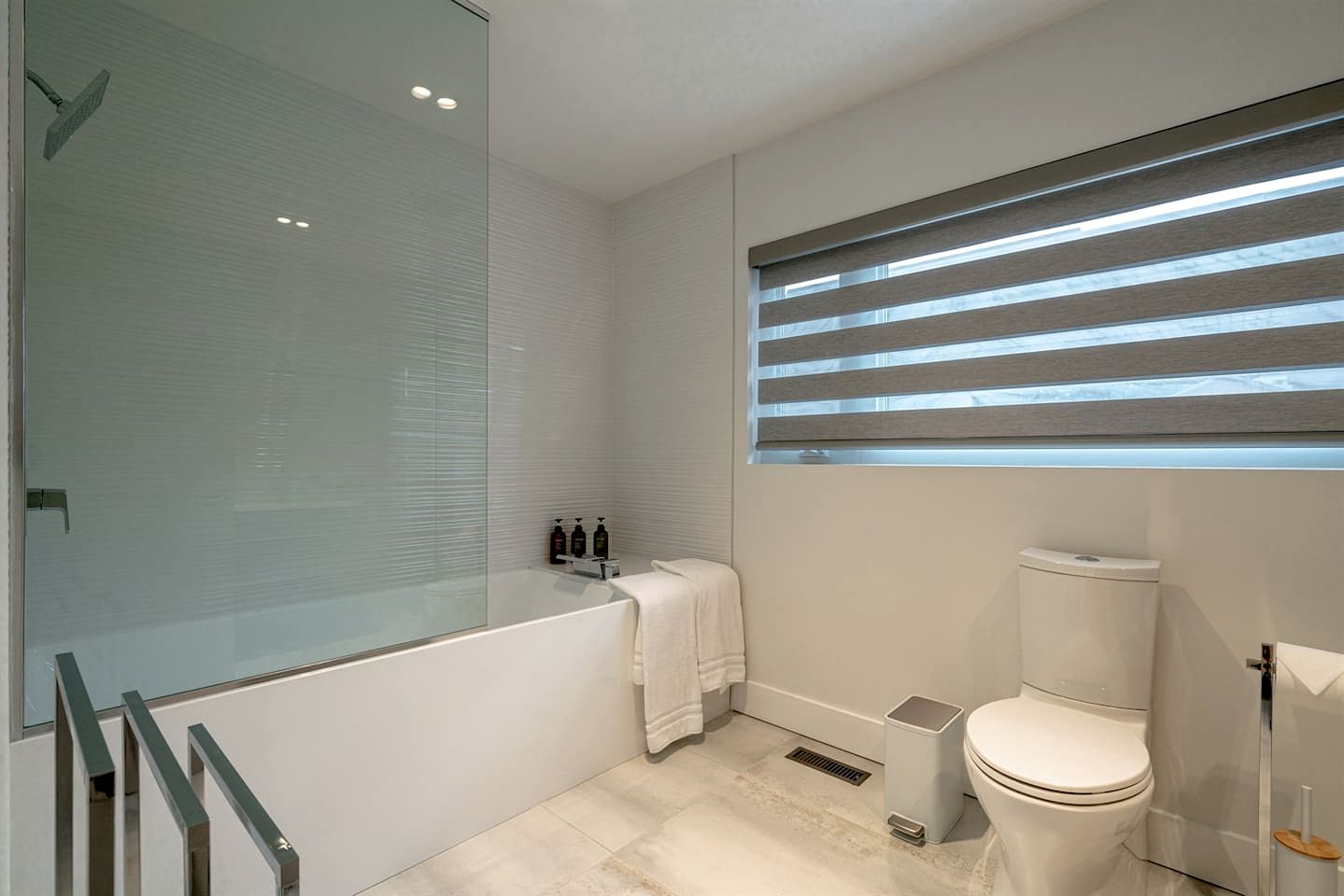 Cute Modern Style Beach Close Cottage in Leamington, Ontario