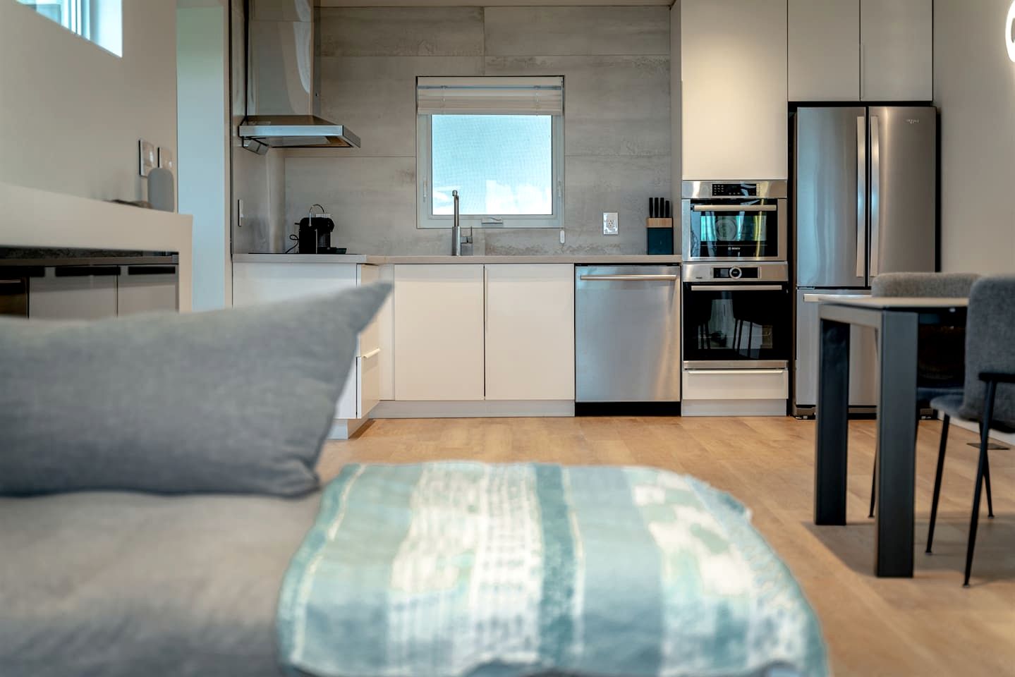 Cute Modern Style Beach Close Cottage in Leamington, Ontario