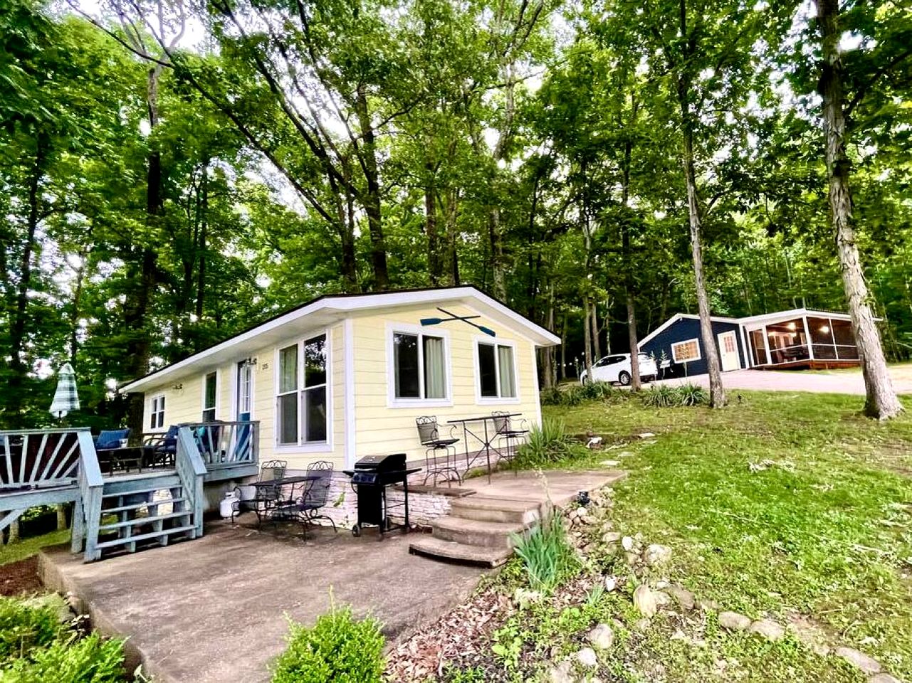 Charming Cottage with Fire Pit and Barbecue in Cadiz, Kentucky