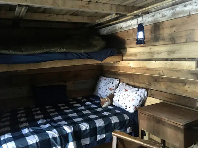 Cabins (Markdale, Ontario, Canada)