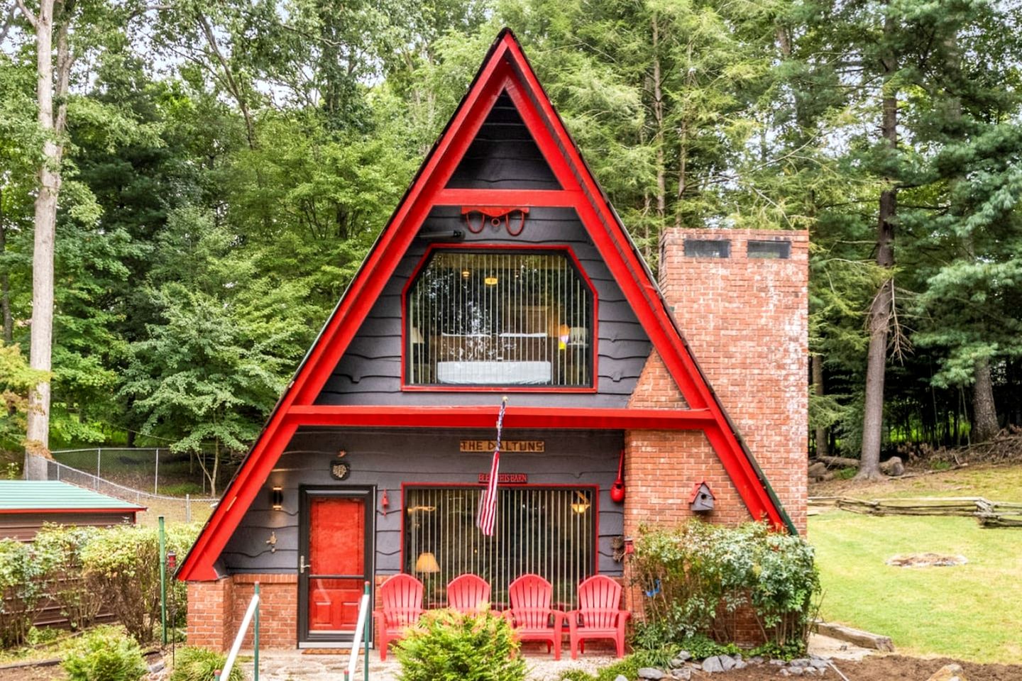 Charming A-frame with Hot-tub and Games in Asheville, North Carolina