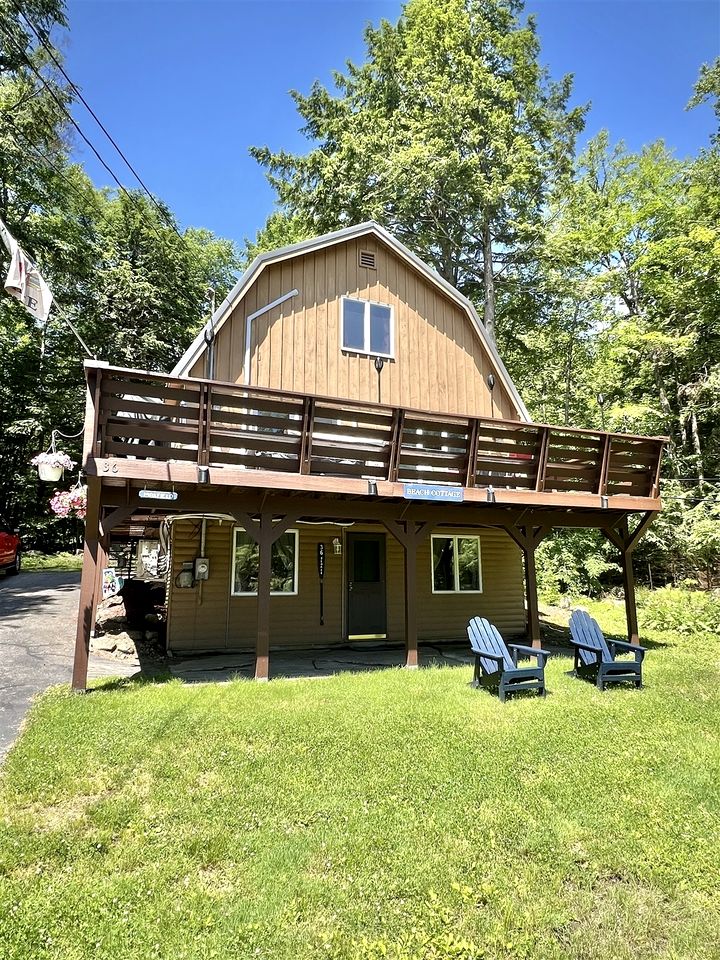 Lakefront Cabin with Game Room and Private Deck in Maine