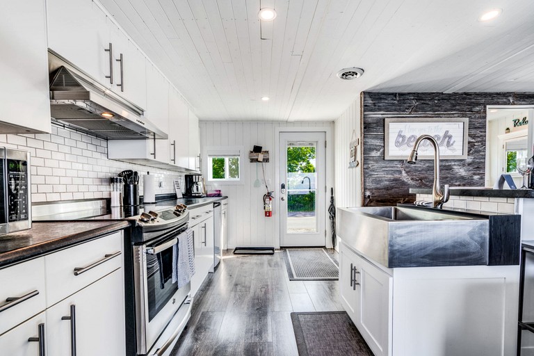 Cottages (Canada, Leamington, Ontario)
