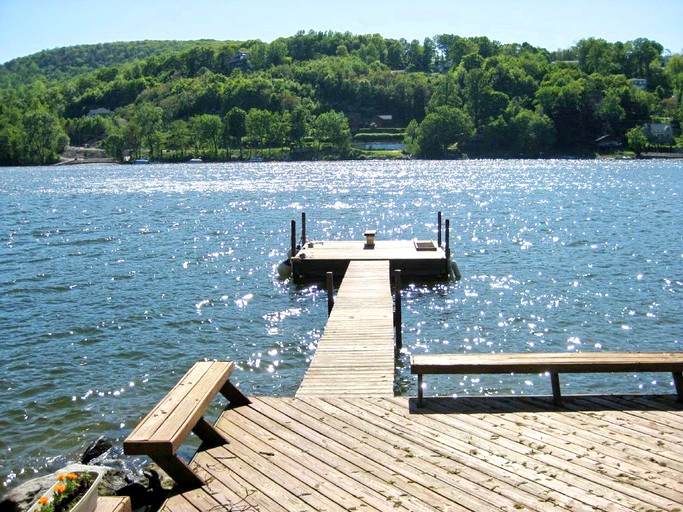 Luxury Candlewood Lake homes for rent