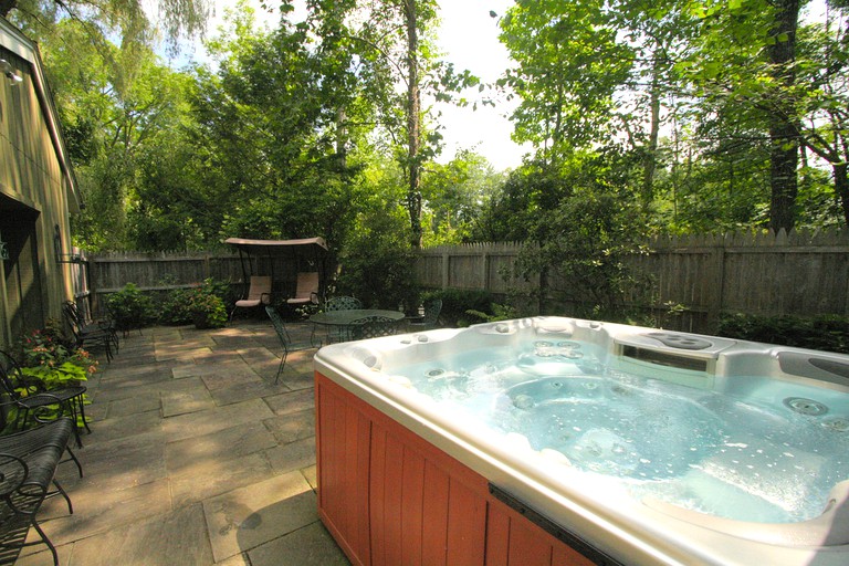 Nature Lodges (Lakeville, Connecticut, United States)