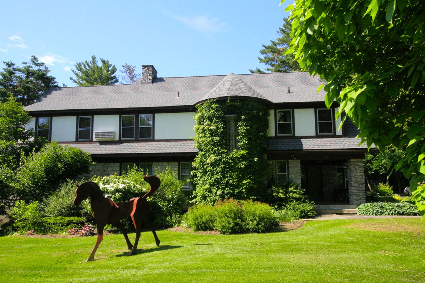 Nature Lodges (Lakeville, Connecticut, United States)
