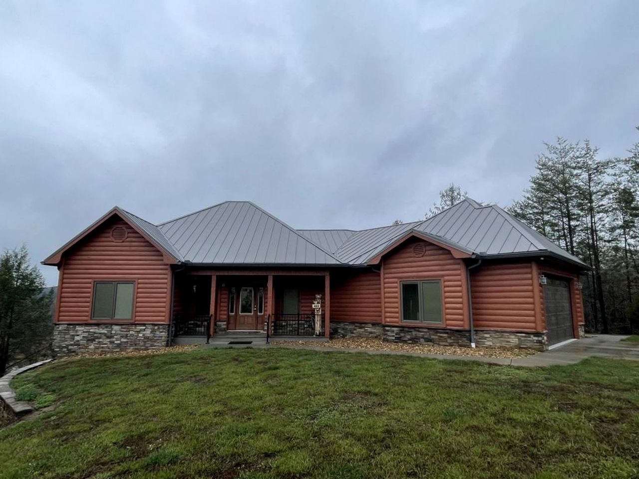 Stunning Cottage with Game Room, Spa Bath and Barbecue in Tellico Plains, Tennessee
