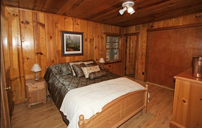 Riverfront rental's bedroom