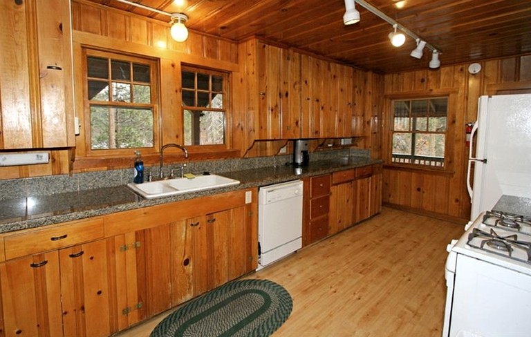 Cabins (Strawberry, California, United States)