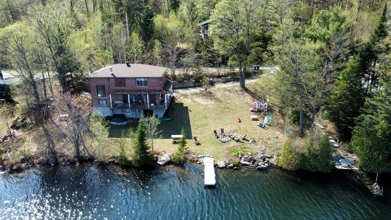 Cabins (Canada, Saint-Calixte, Quebec)