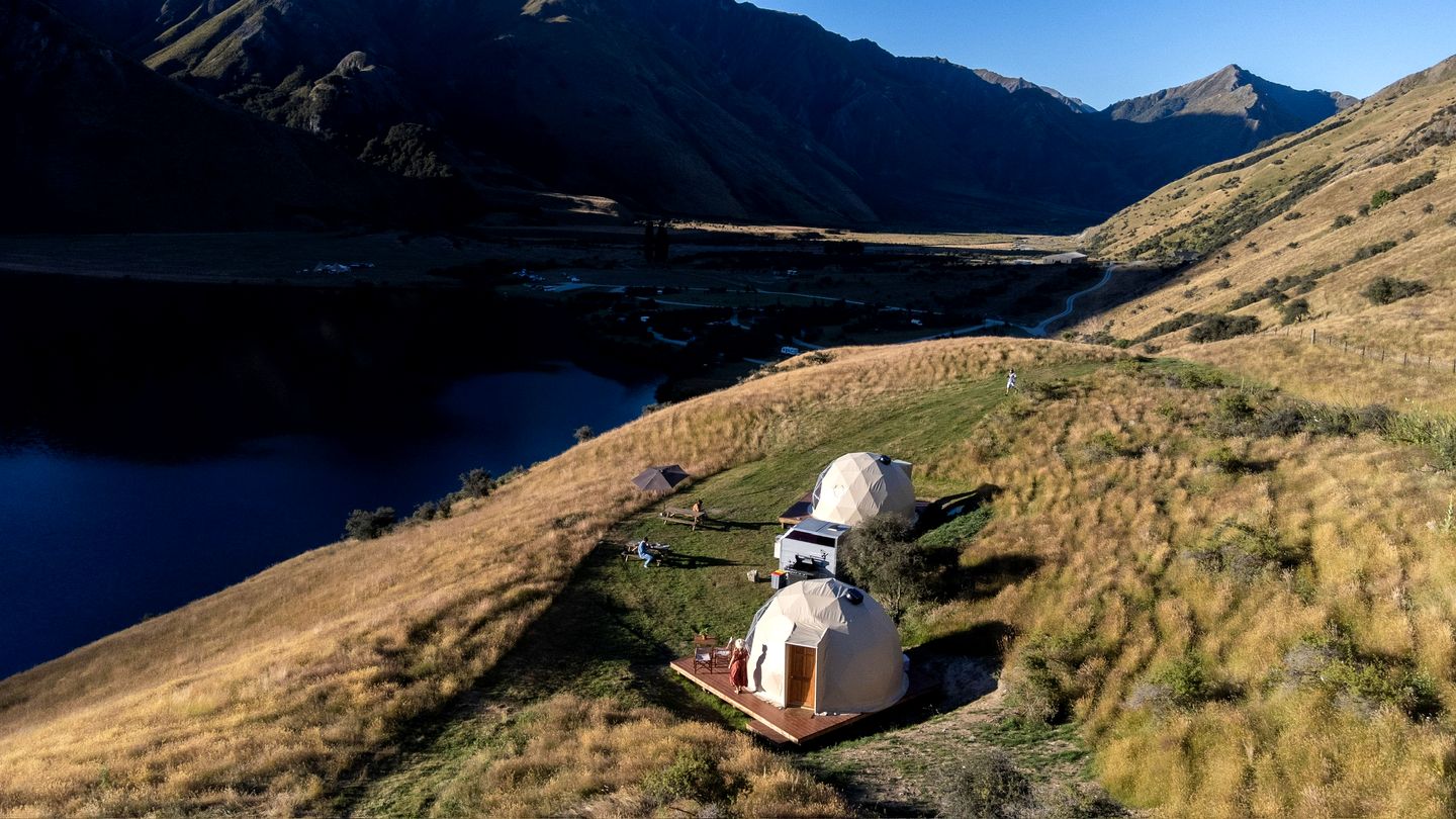 Domes (New Zealand, Moke Lake, South Island)