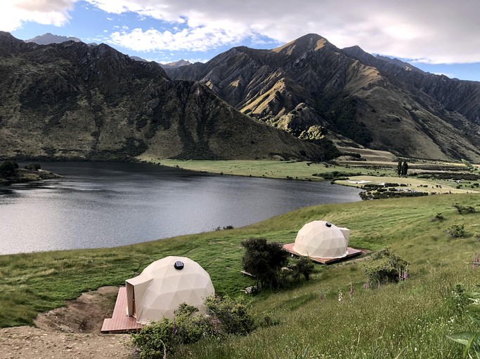 Domes (New Zealand, Moke Lake, South Island)