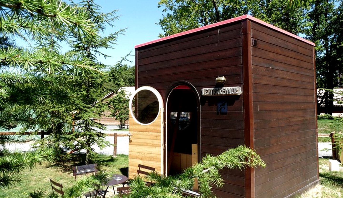 Dome-Topped Sky-Watching Cabin with Environmental Amusement Park near Poitiers, France