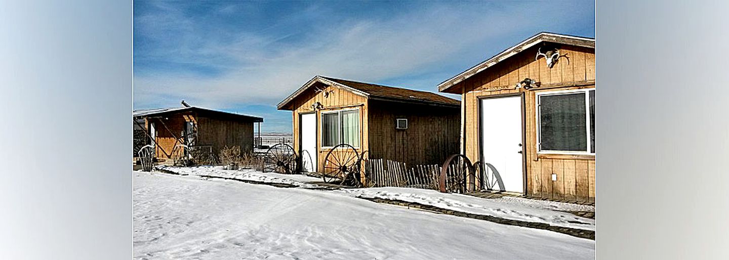 Cabins (Pryor, Montana, United States)
