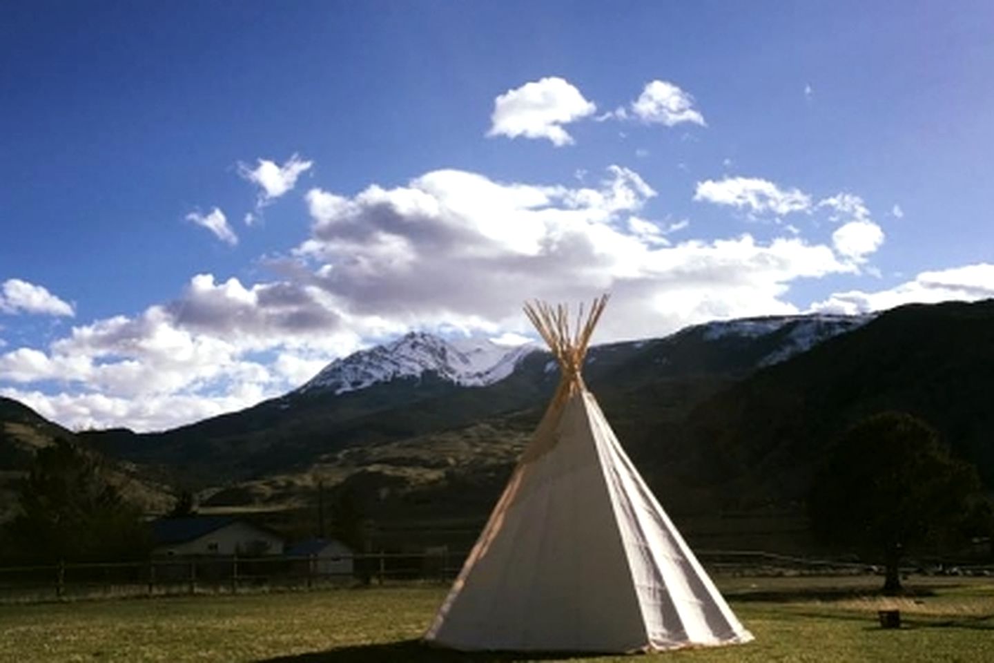 Tipis (Gardiner, Montana, United States)