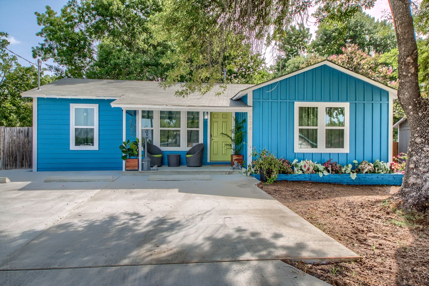 Beautiful Colorful Cabin Close to River in New Braunfels, Texas