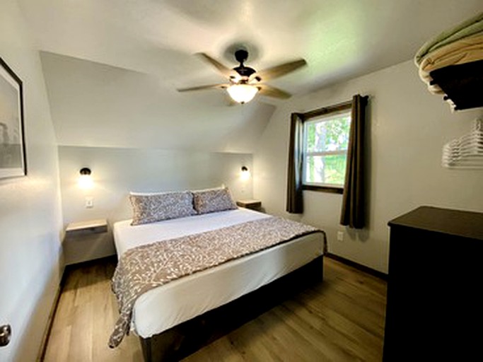 Table Rock Lake Glamping Getaway in a Luxury Cabin | Cabins (Branson, Missouri, United States of America)