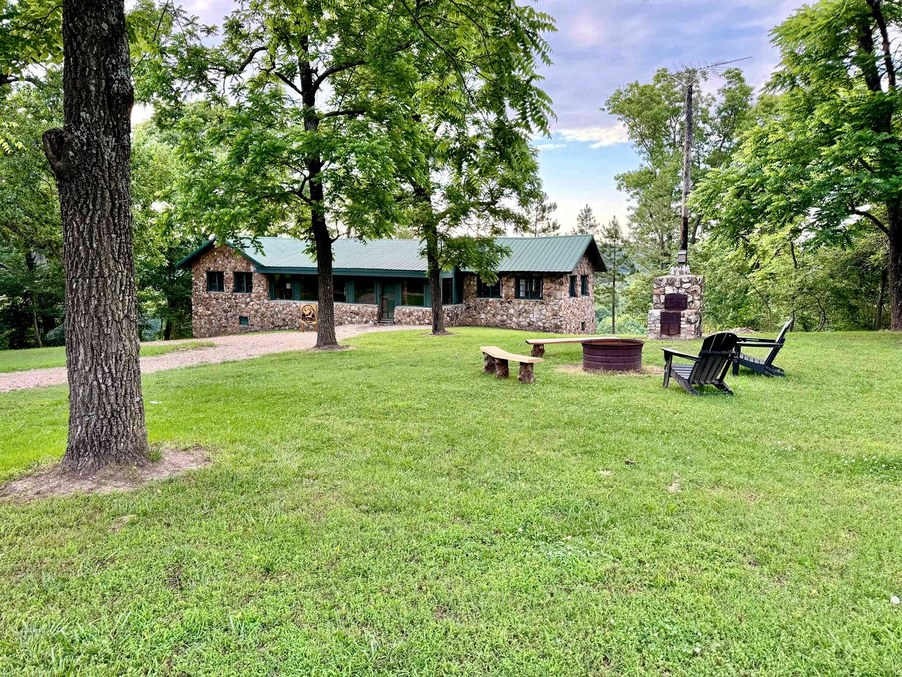 Tranquil Riverfront Cabin Retreat with Wildlife, Trails & Open Skies in Tahlequah, Oklahoma