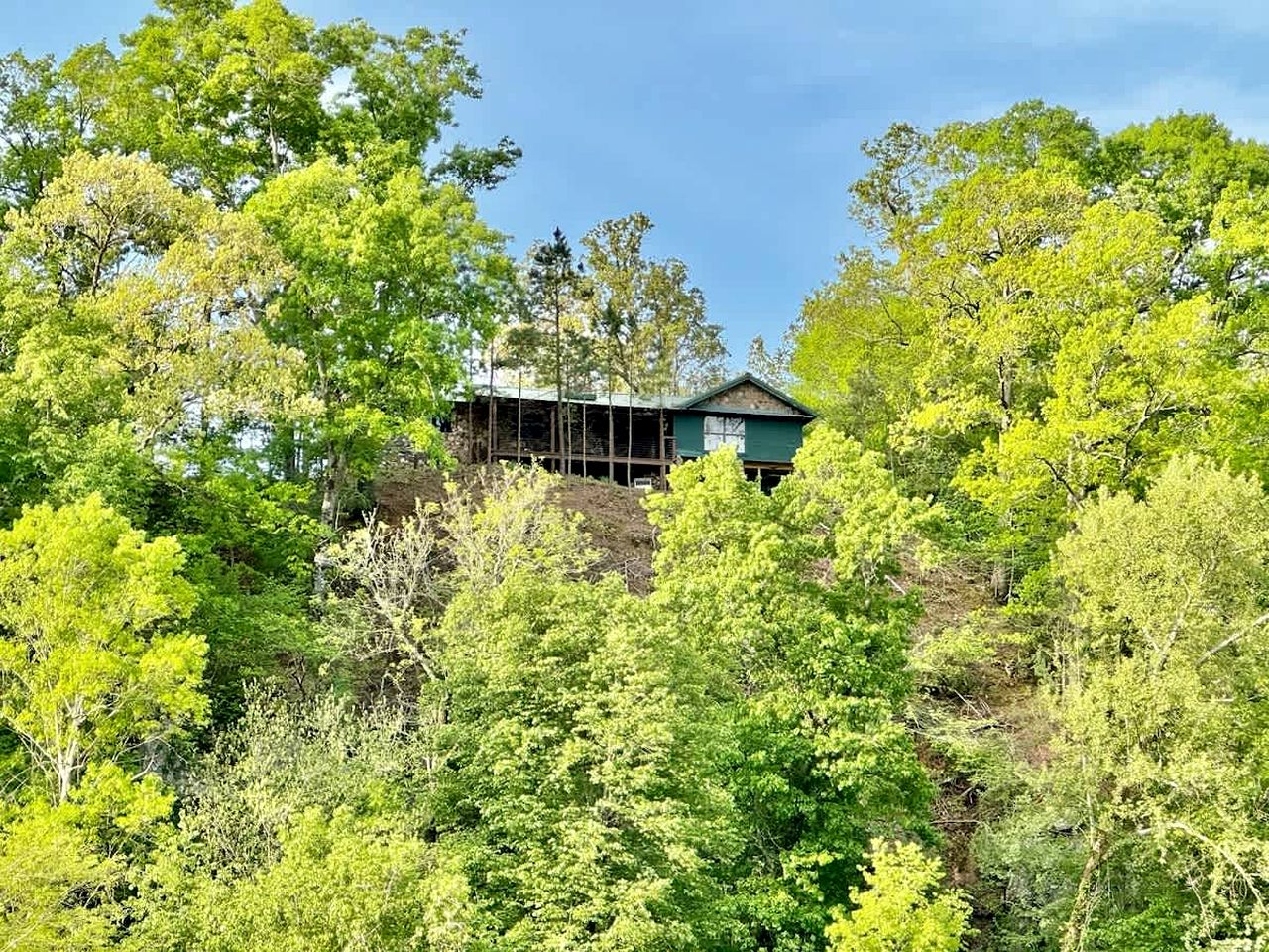 Tranquil Riverfront Cabin Retreat with Wildlife, Trails & Open Skies in Tahlequah, Oklahoma