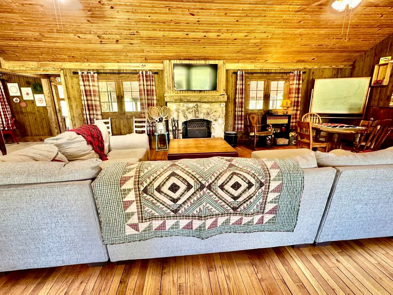 Tranquil Riverfront Cabin Retreat with Wildlife, Trails & Open Skies in Tahlequah, Oklahoma