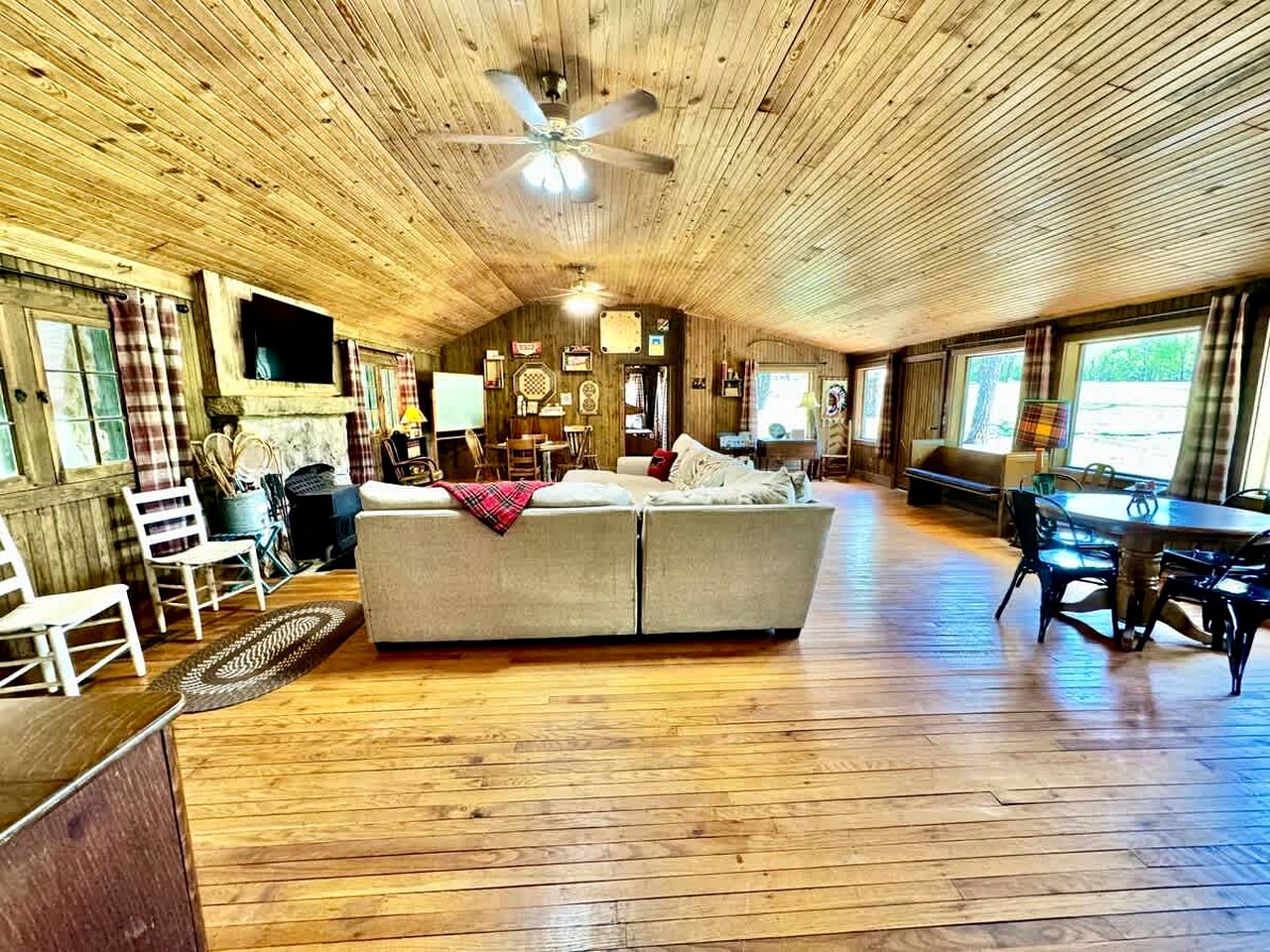 Tranquil Riverfront Cabin Retreat with Wildlife, Trails & Open Skies in Tahlequah, Oklahoma