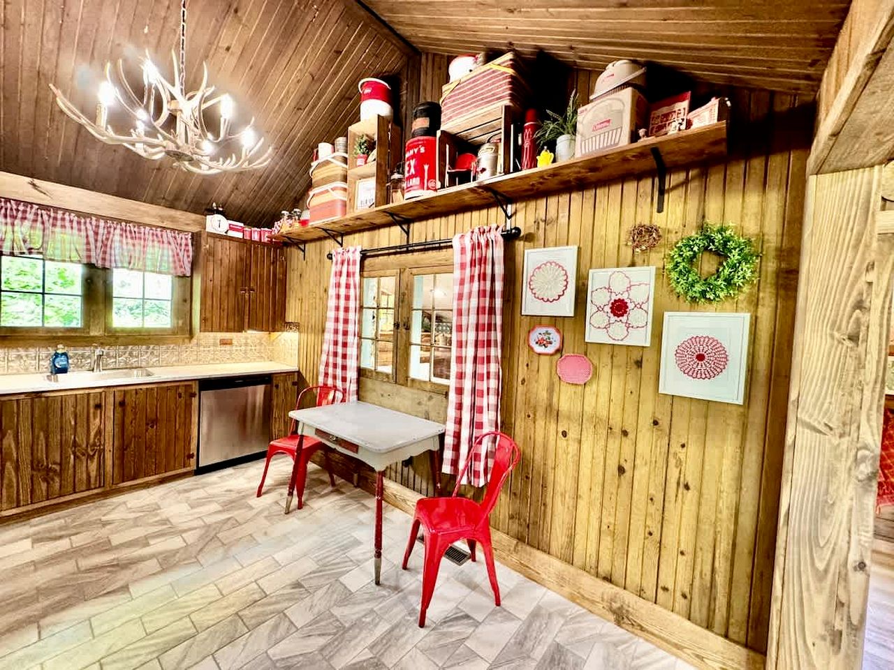 Tranquil Riverfront Cabin Retreat with Wildlife, Trails & Open Skies in Tahlequah, Oklahoma