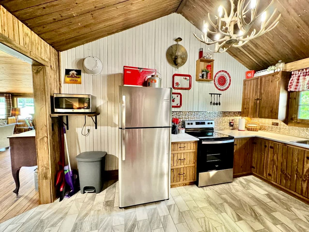 Tranquil Riverfront Cabin Retreat with Wildlife, Trails & Open Skies in Tahlequah, Oklahoma